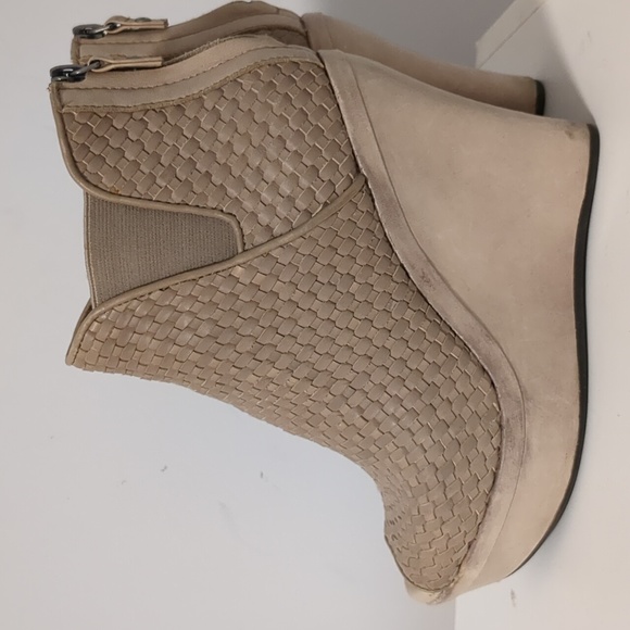 UGG Leather Wedge Sandals - Picture 5 of 8